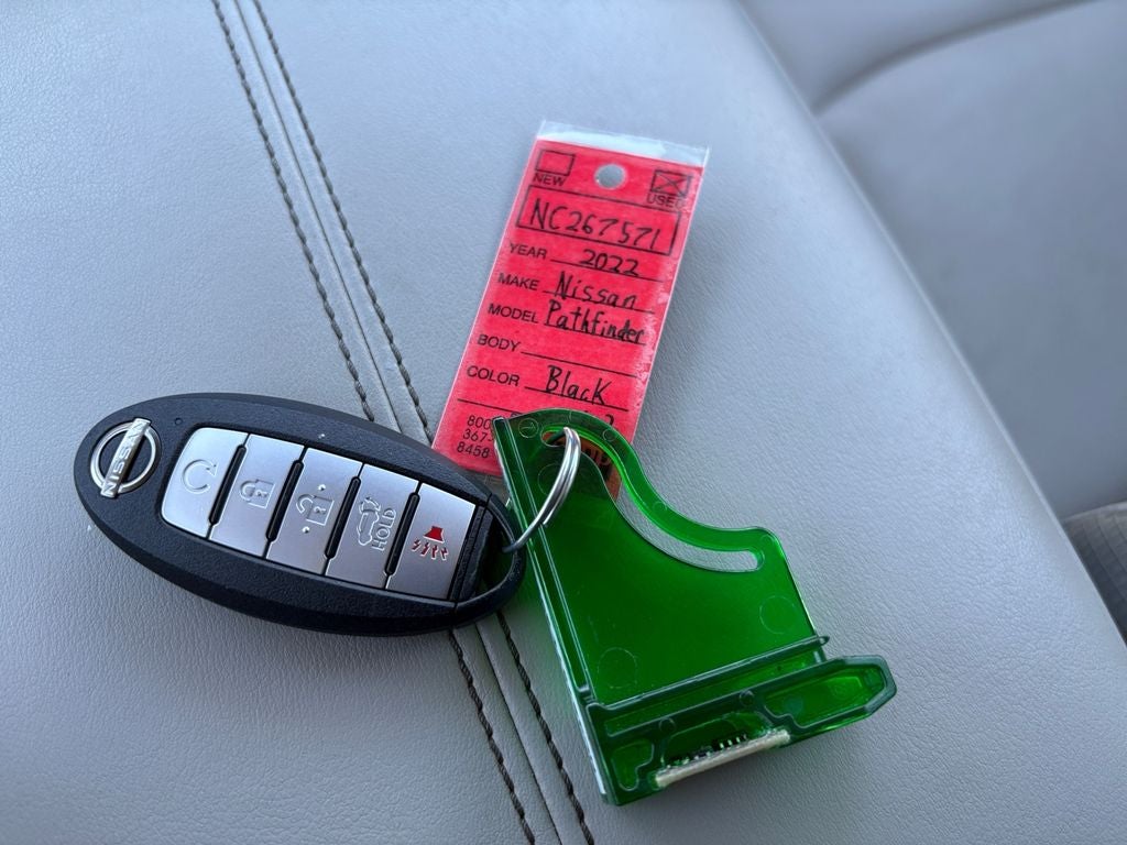 2022 Nissan Pathfinder SL