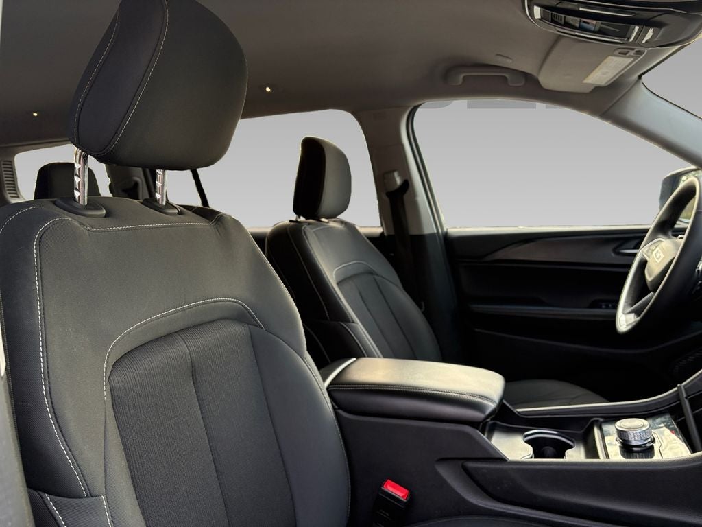 2023 Jeep Grand Cherokee L Laredo 4x2