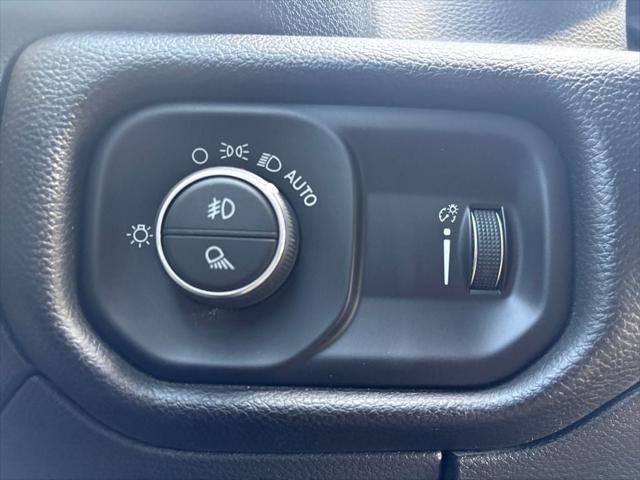 2023 RAM 1500 Big Horn Crew Cab 4x4 5'7' Box