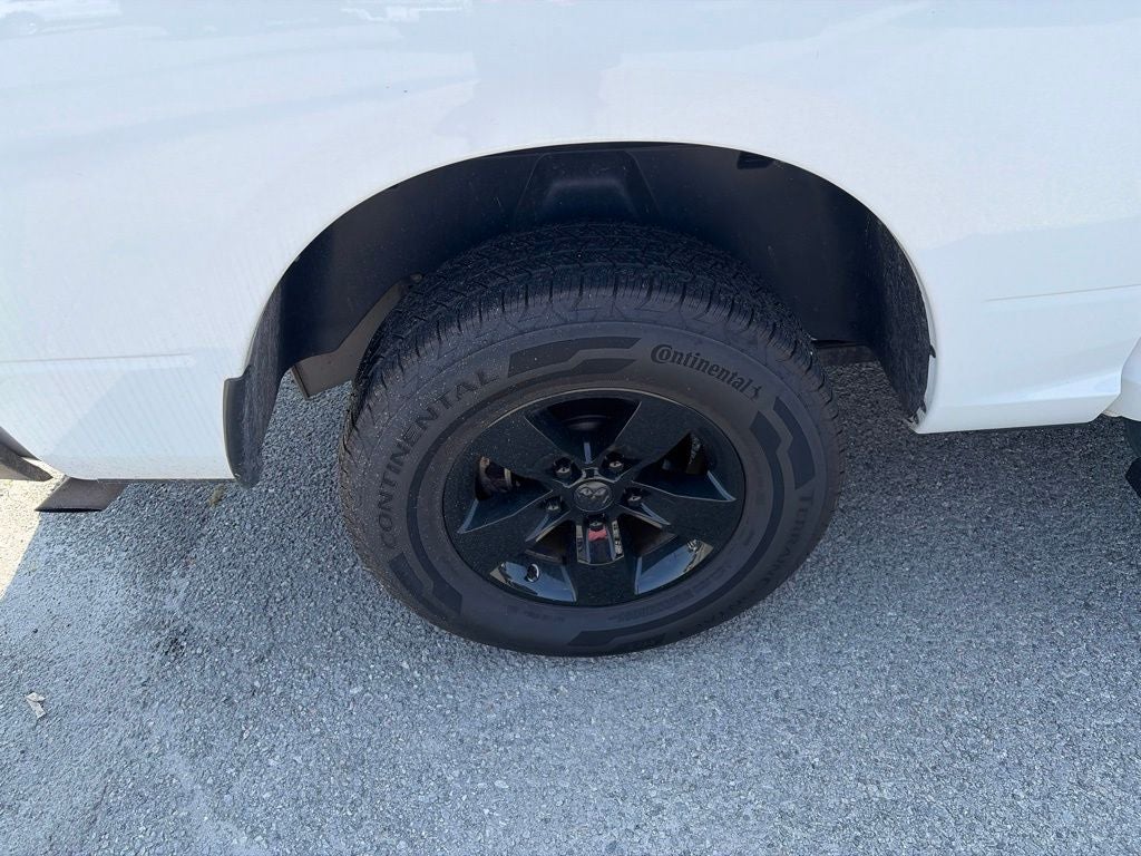 2021 RAM 1500 Classic Tradesman Crew Cab 4x4 5'7' Box