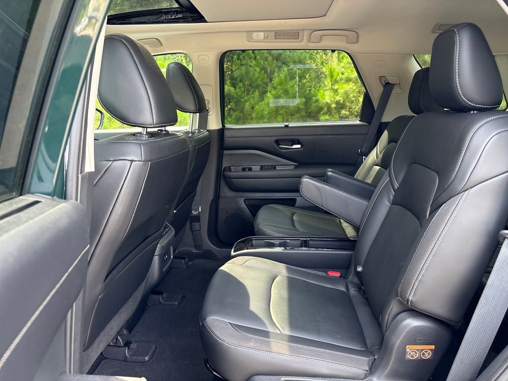 2022 Nissan Pathfinder SL