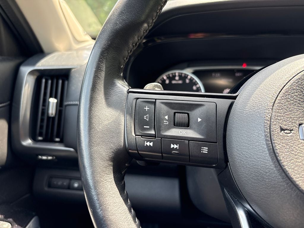 2022 Nissan Pathfinder SL