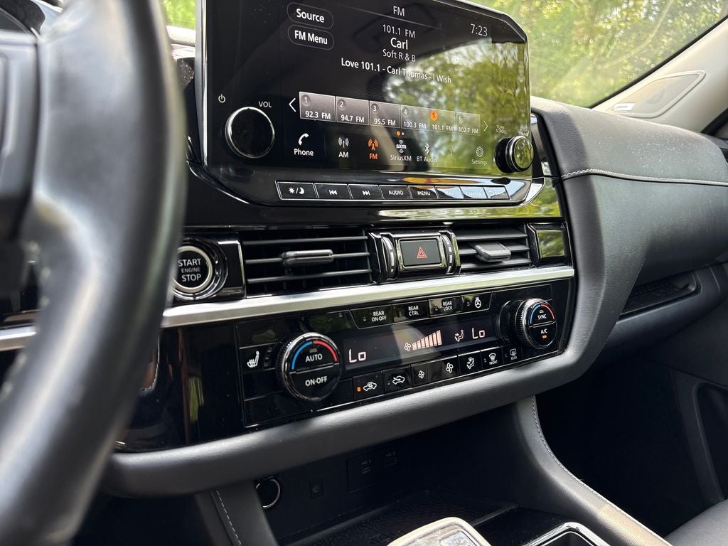 2022 Nissan Pathfinder SL