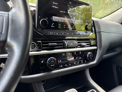 2022 Nissan Pathfinder SL