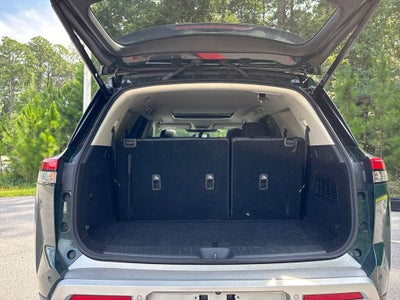 2022 Nissan Pathfinder SL