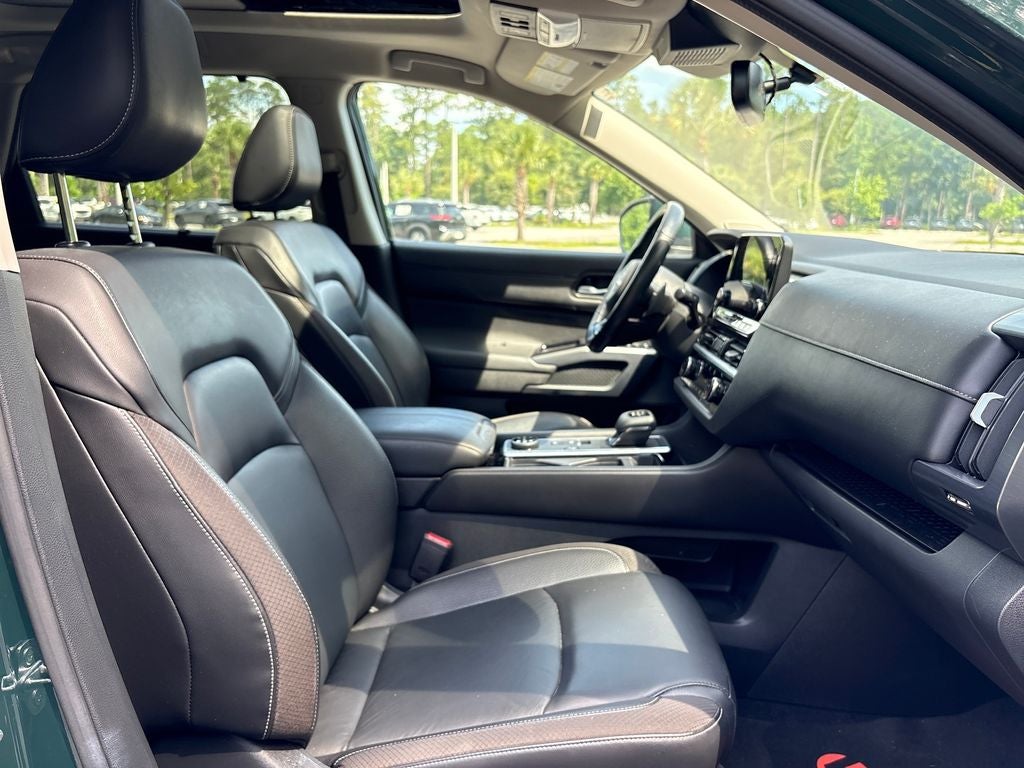 2022 Nissan Pathfinder SL