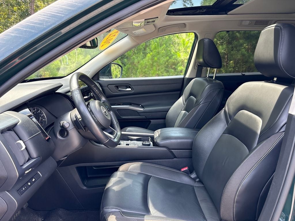 2022 Nissan Pathfinder SL