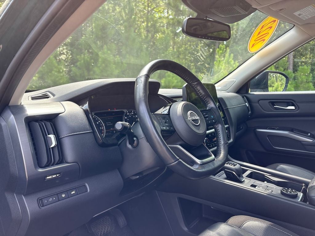 2022 Nissan Pathfinder SL