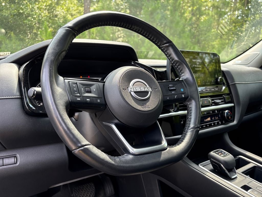 2022 Nissan Pathfinder SL