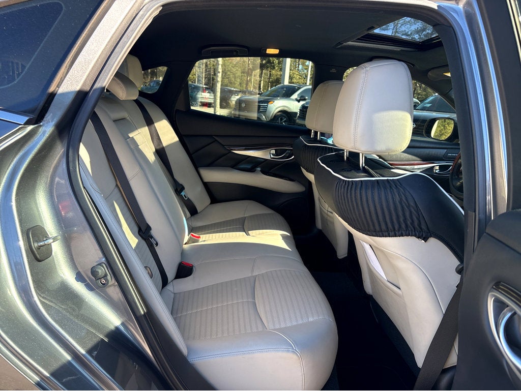 2015 INFINITI Q70 3.7