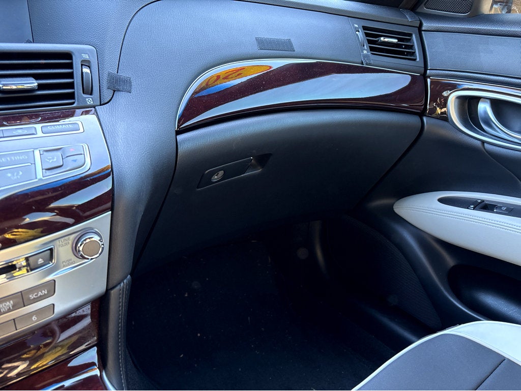 2015 INFINITI Q70 3.7