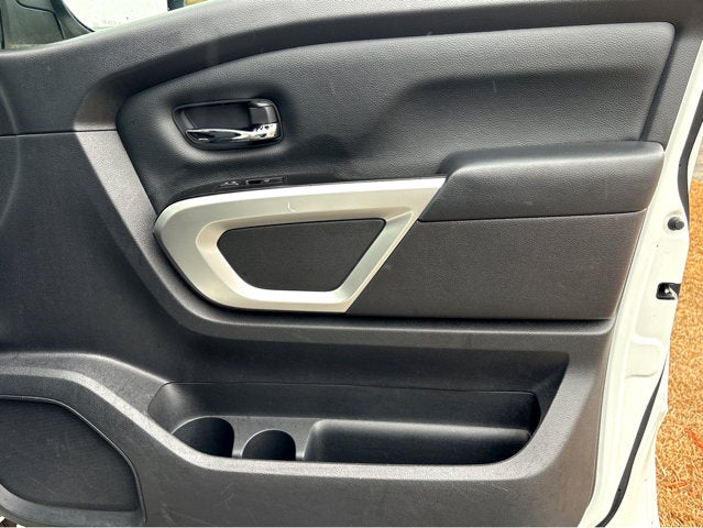 2023 Nissan Titan SV