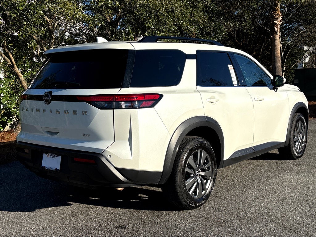 2024 Nissan Pathfinder SV