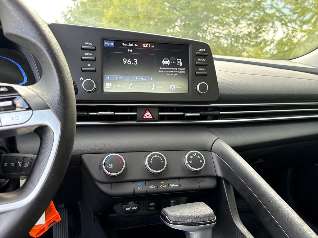 2025 Hyundai ELANTRA SE