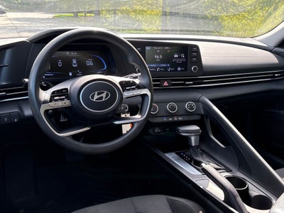 2025 Hyundai ELANTRA SE