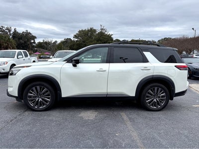 2023 Nissan Pathfinder SL