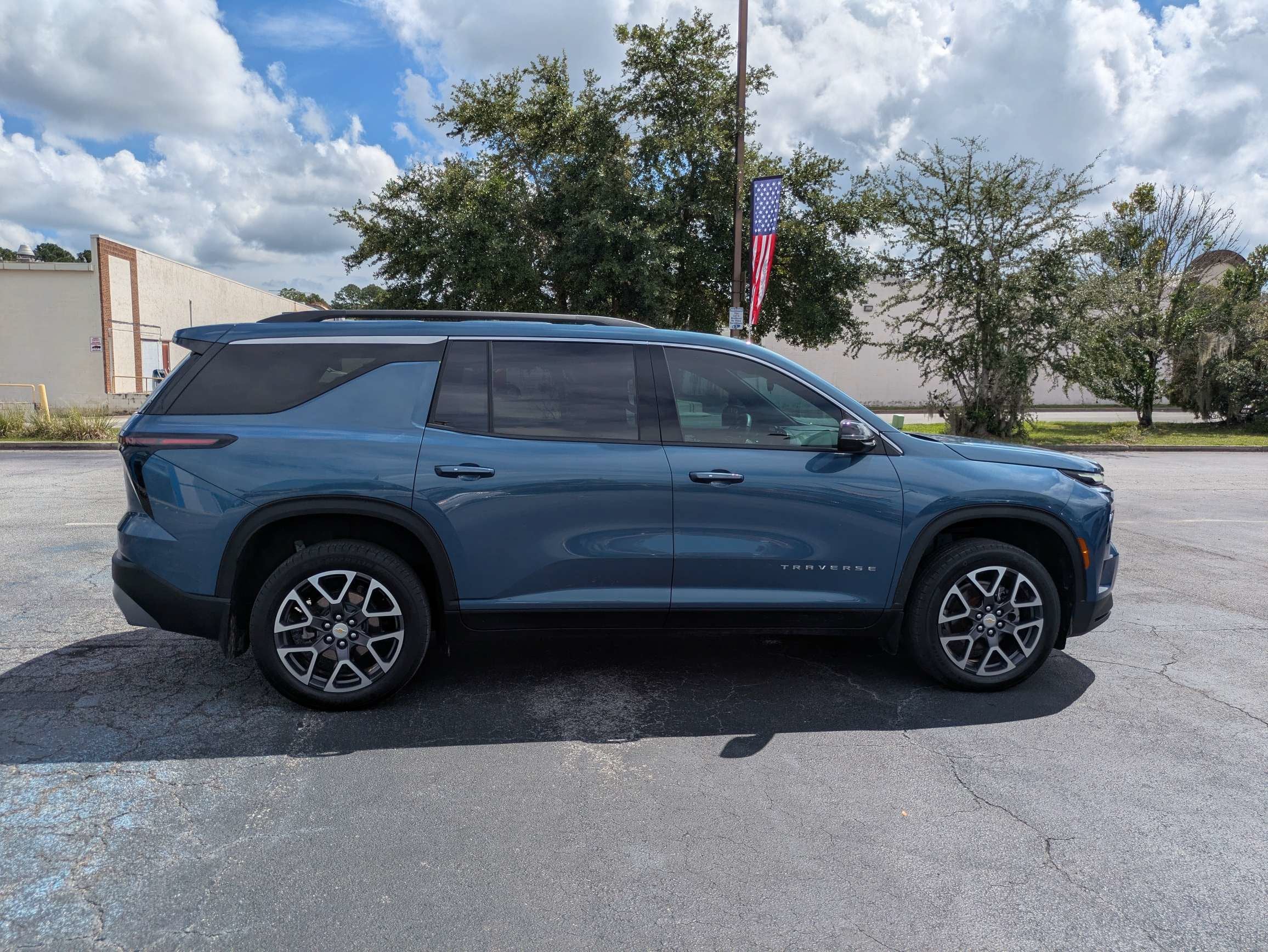 2025 Chevrolet Traverse FWD LT