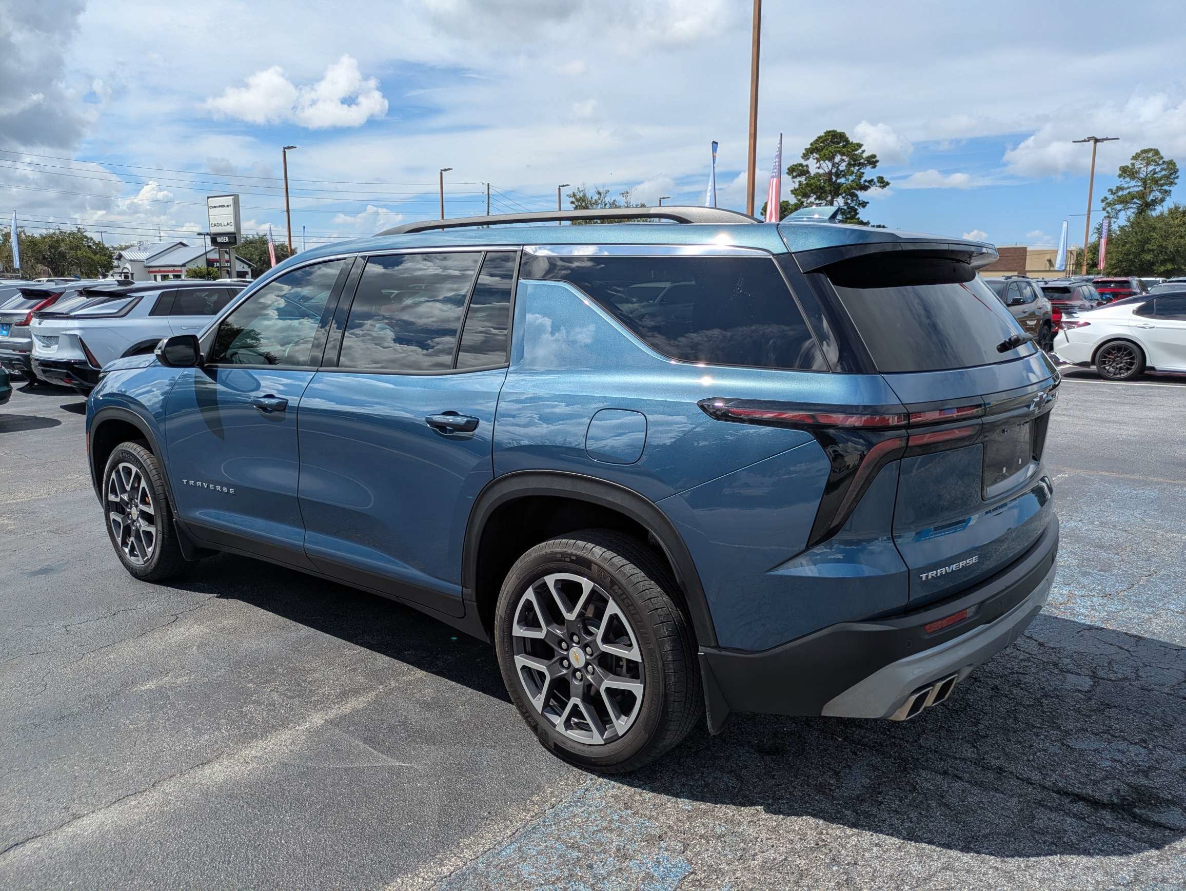 2025 Chevrolet Traverse FWD LT