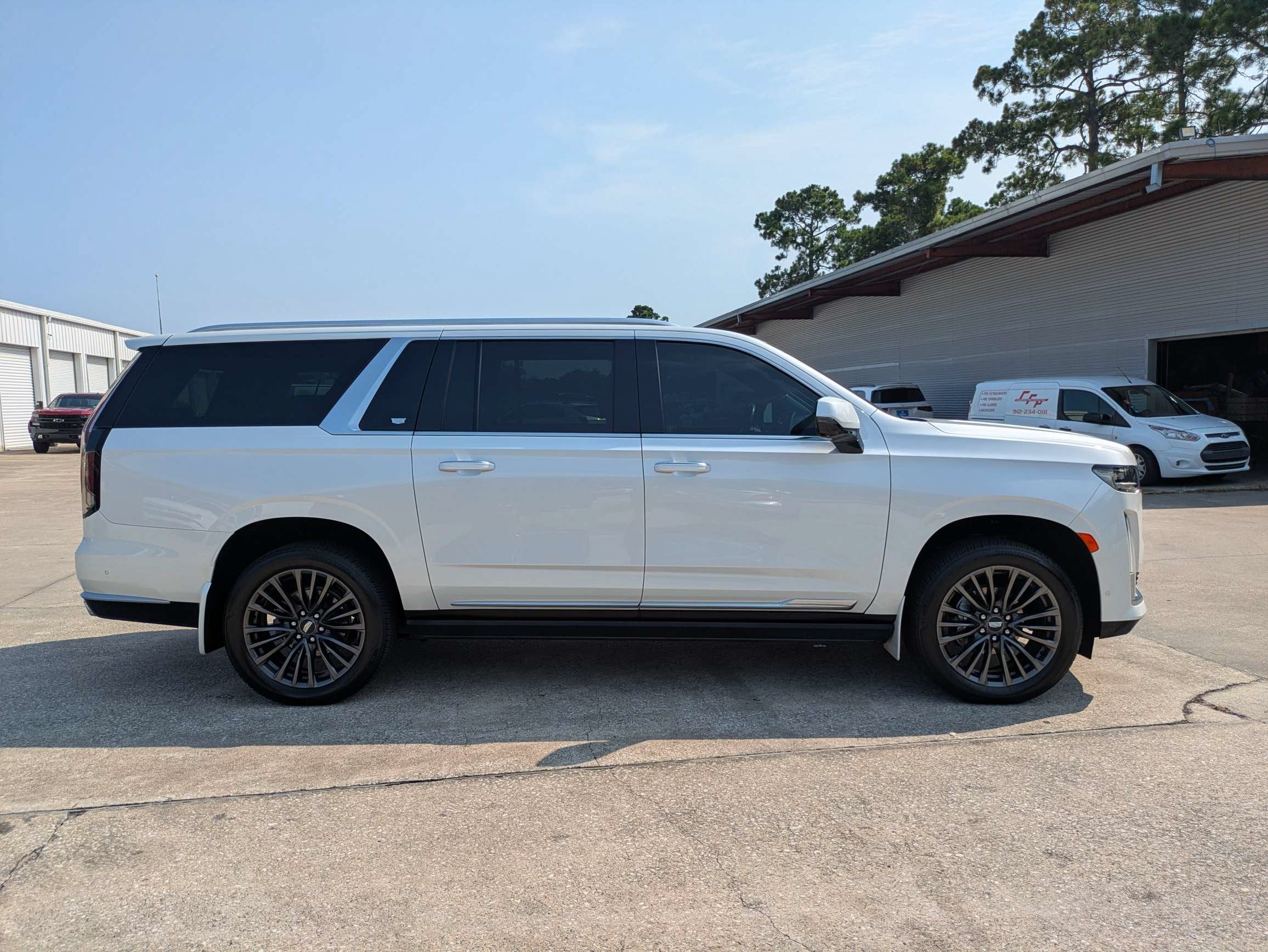 2023 Cadillac Escalade ESV 4WD Premium Luxury Platinum
