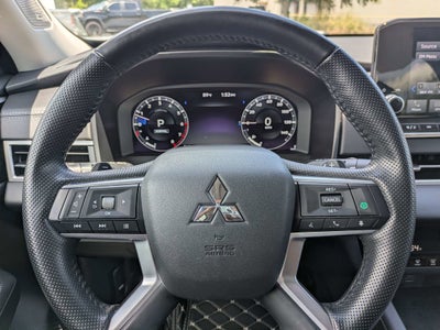 2024 Mitsubishi Outlander Base