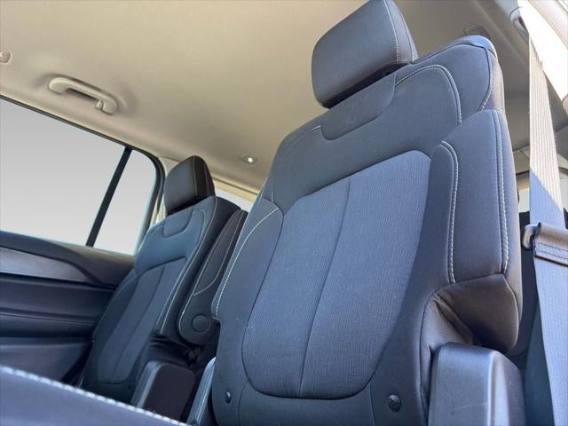 2023 Jeep Grand Cherokee L Laredo 4x2