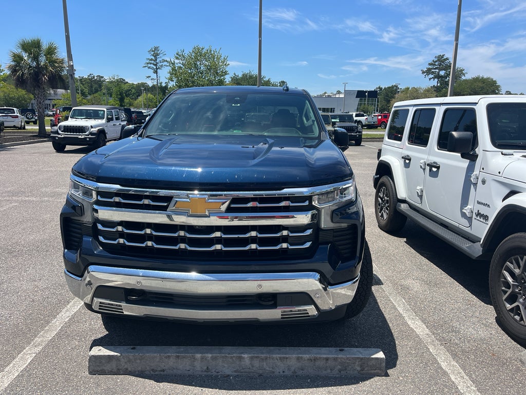 2022 Chevrolet Silverado 1500 4WD Crew Cab Short Bed LTZ