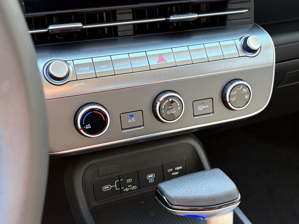 2026 Hyundai KONA SE FWD