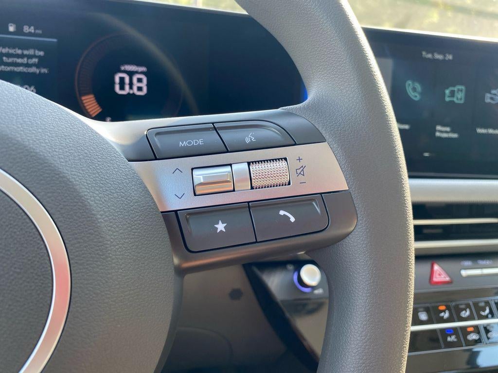 2025 Hyundai SONATA SE