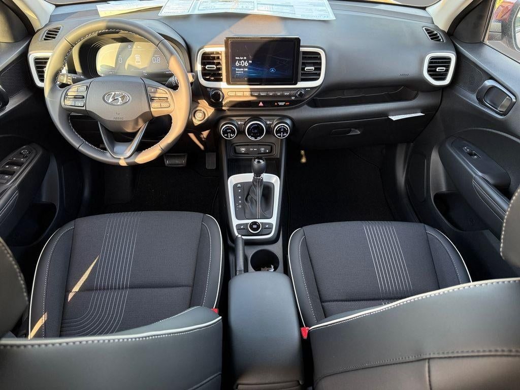 2025 Hyundai Venue Limited - Photo 25