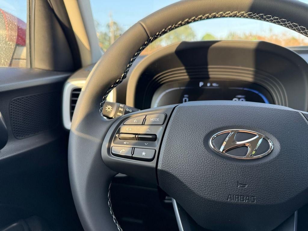 2025 Hyundai Venue Limited - Photo 36