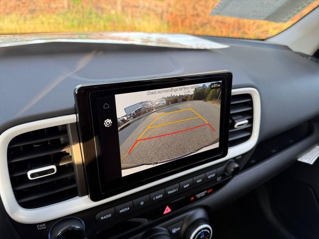 2025 Hyundai Venue Limited - Photo 38