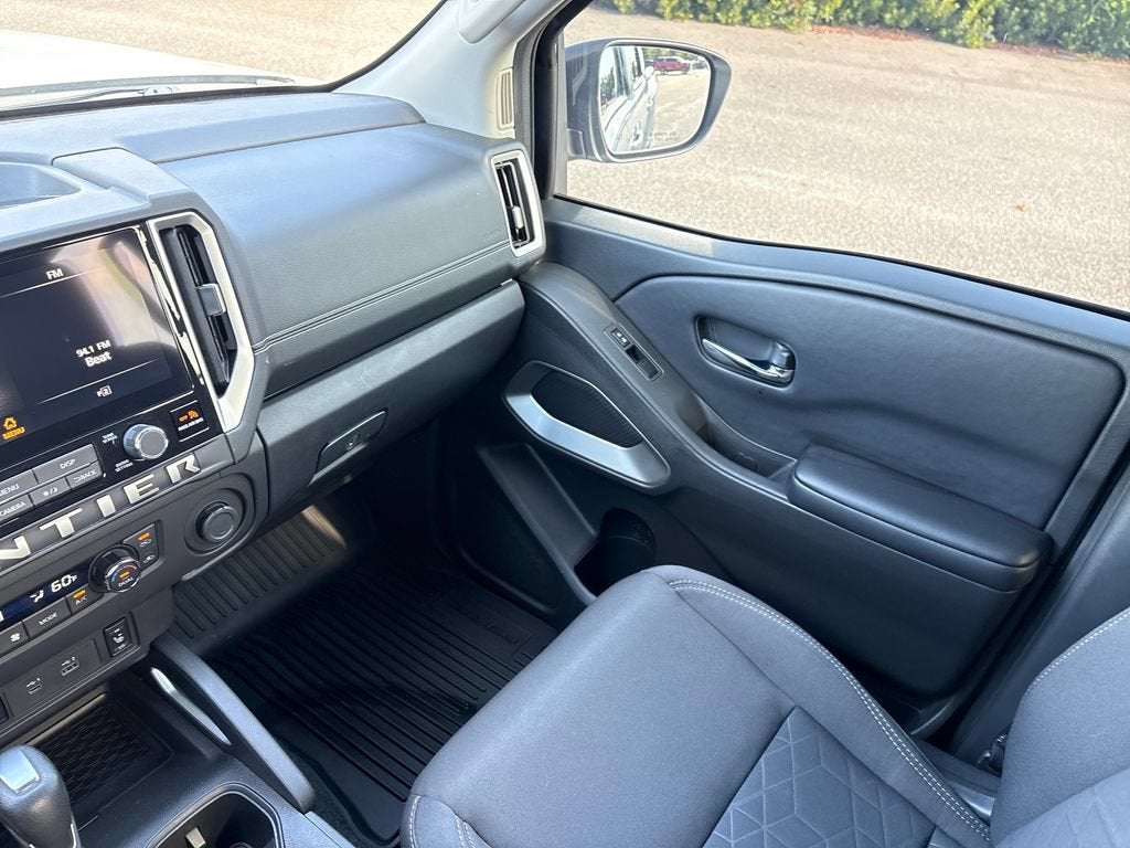 2025 Nissan Frontier Base