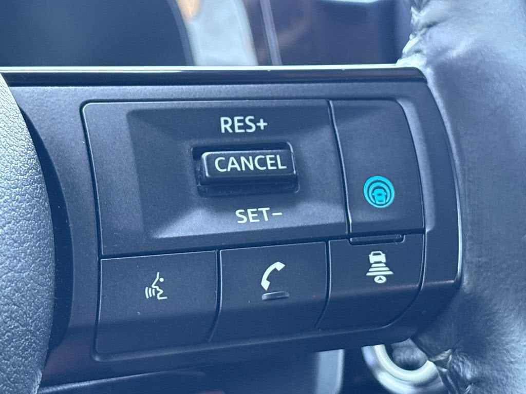 2022 Nissan Pathfinder Base
