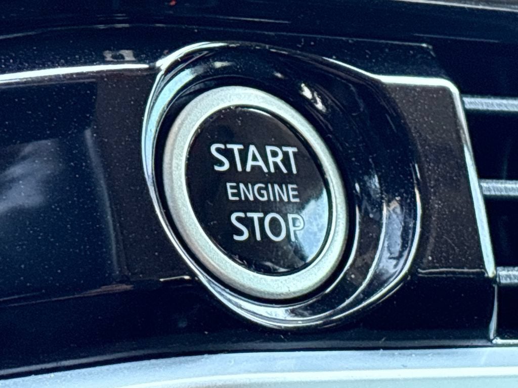 2022 Nissan Pathfinder Base