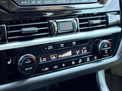 2022 Nissan Pathfinder Base