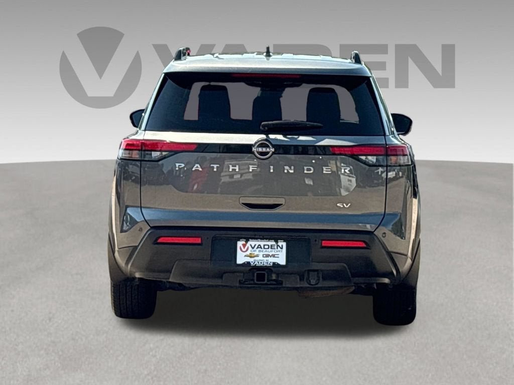 2022 Nissan Pathfinder Base
