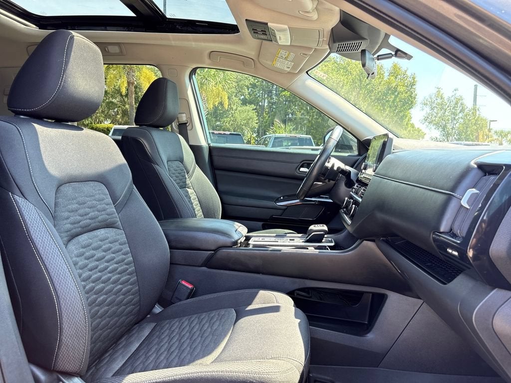 2022 Nissan Pathfinder Base