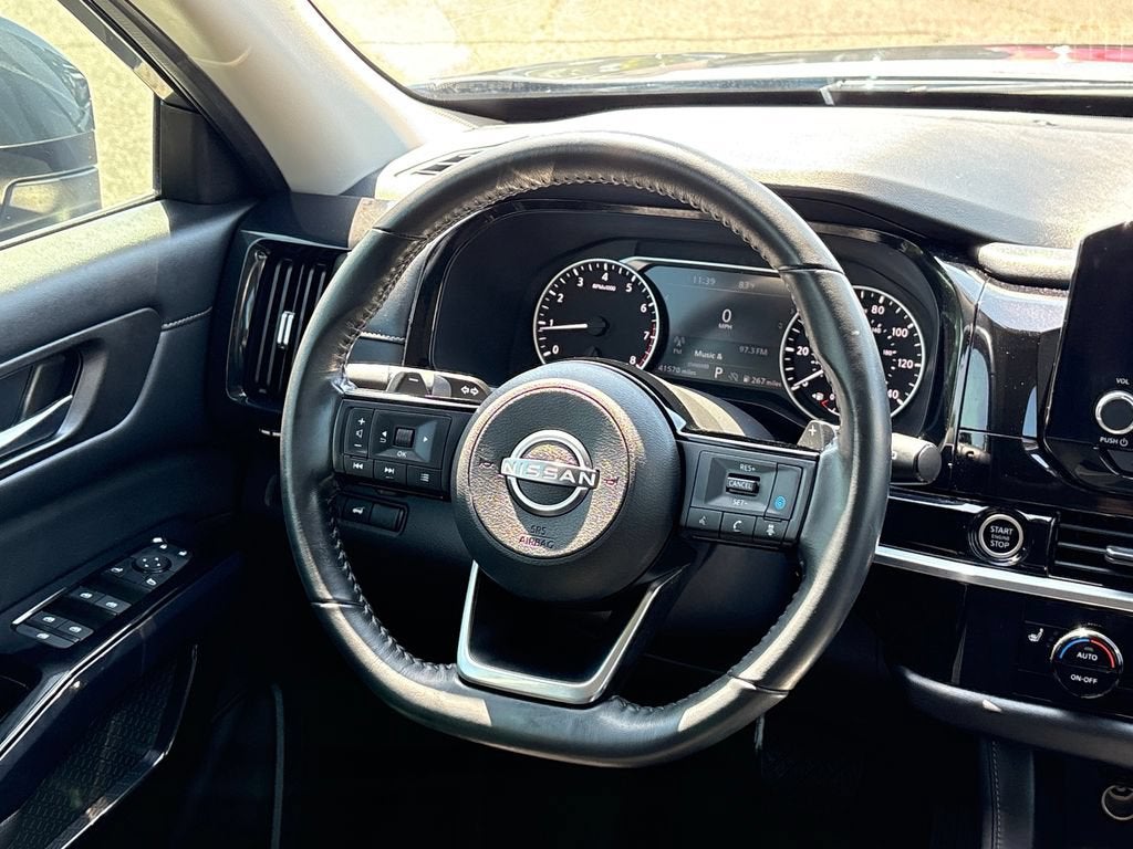 2022 Nissan Pathfinder Base