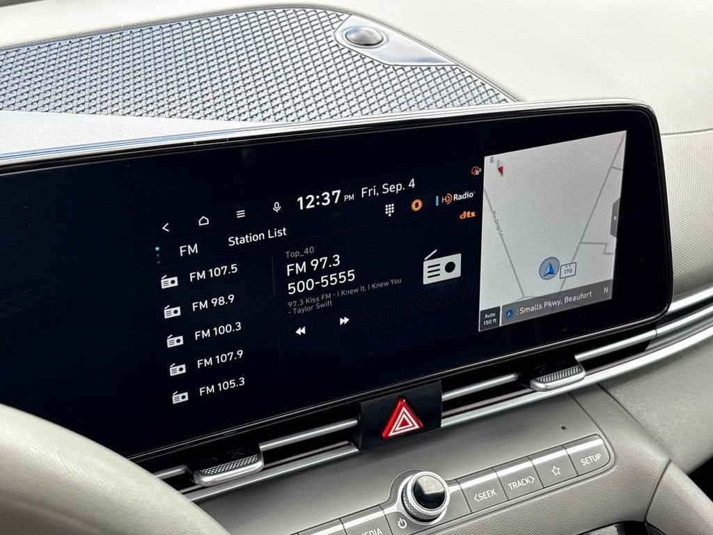 2024 Hyundai ELANTRA Base