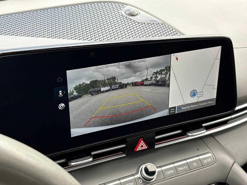 2024 Hyundai ELANTRA Base