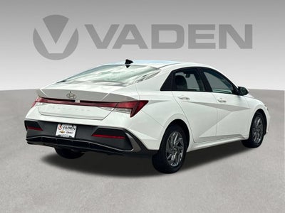 2024 Hyundai ELANTRA Base