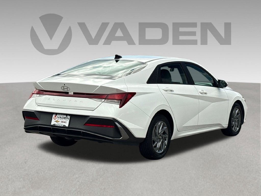 2024 Hyundai ELANTRA Base