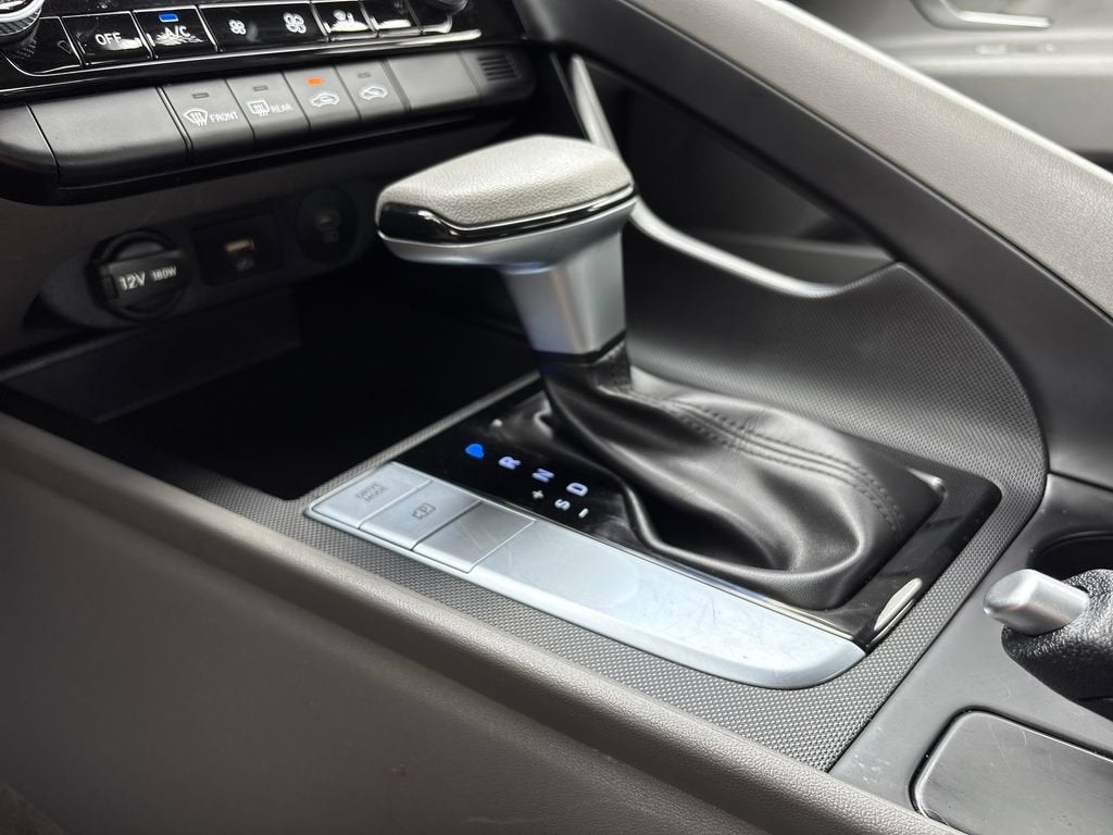 2024 Hyundai ELANTRA Base