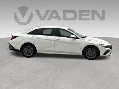 2024 Hyundai ELANTRA Base