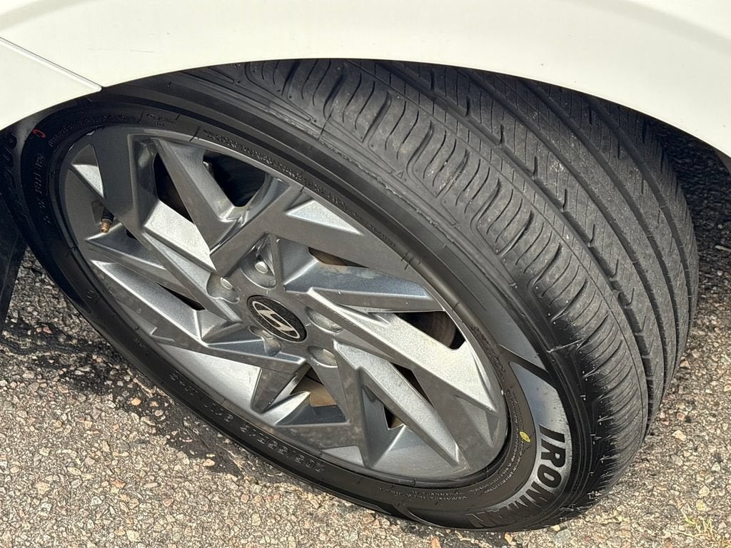 2024 Hyundai ELANTRA Base