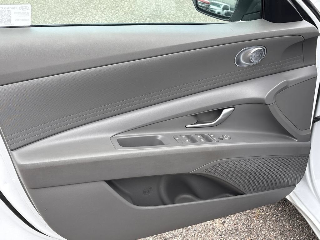 2024 Hyundai ELANTRA Base