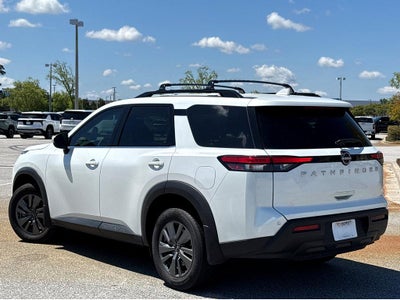 2025 Nissan Pathfinder SV