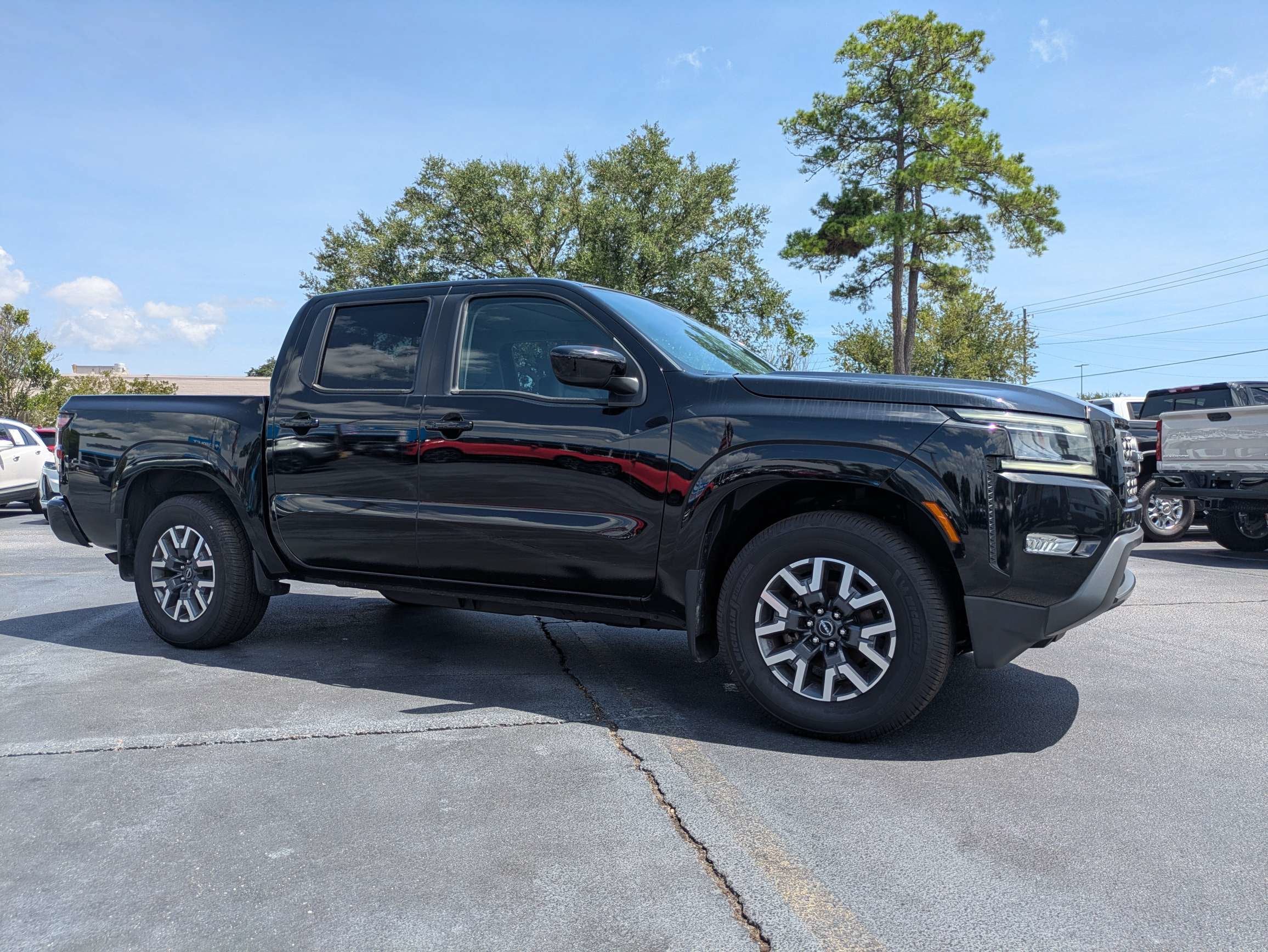 2024 Nissan Frontier Crew Cab SL 4x2