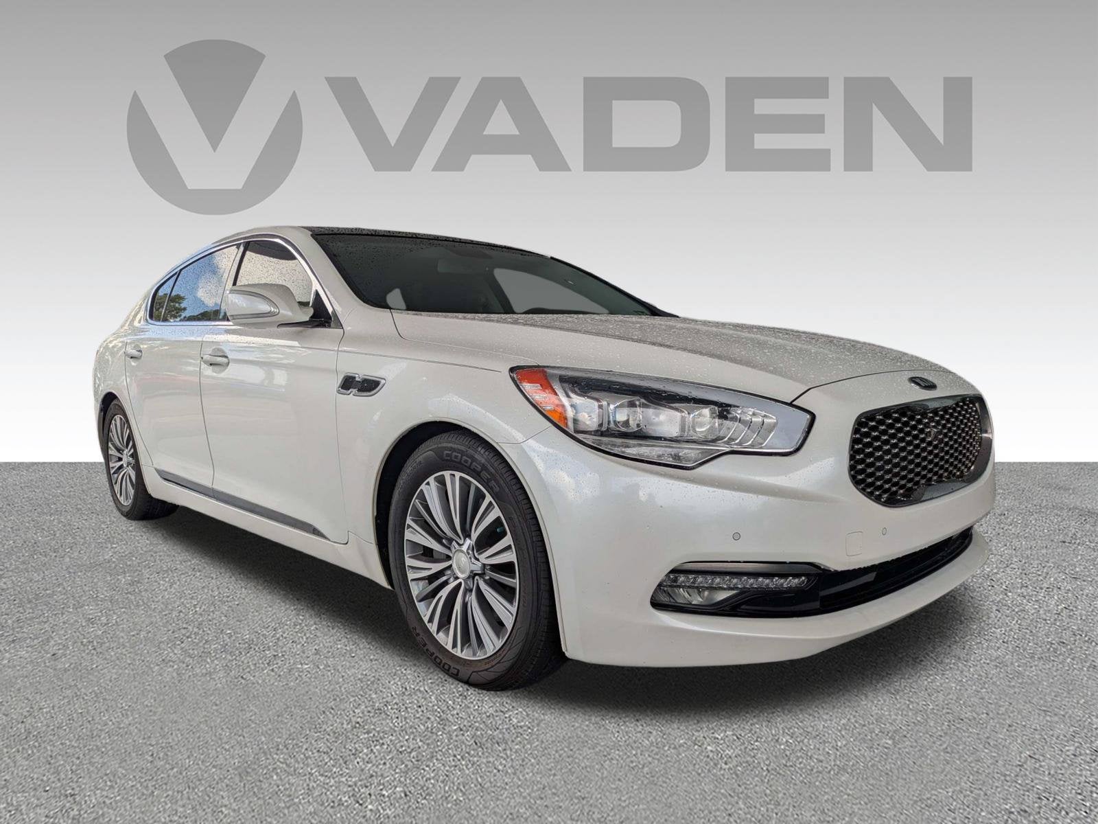 2017 Kia K900 Premium 3.8L