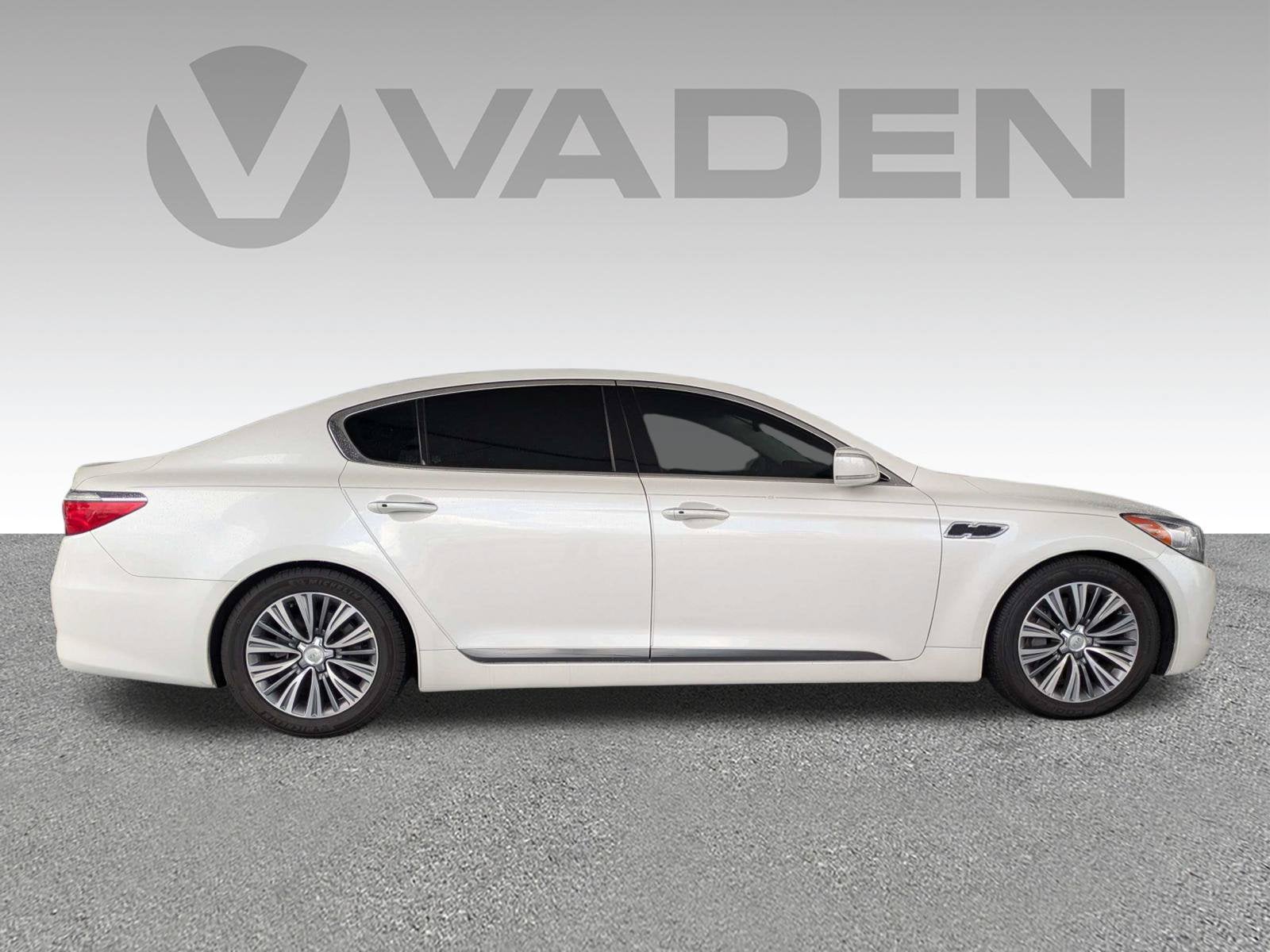 2017 Kia K900 Premium 3.8L